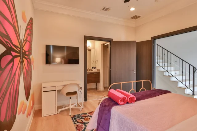 Bedroom 3 image 1