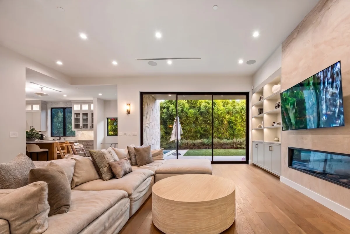 Home in Los Angeles property photo 86