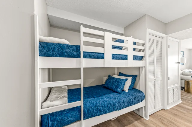 Bedroom 1 image 1