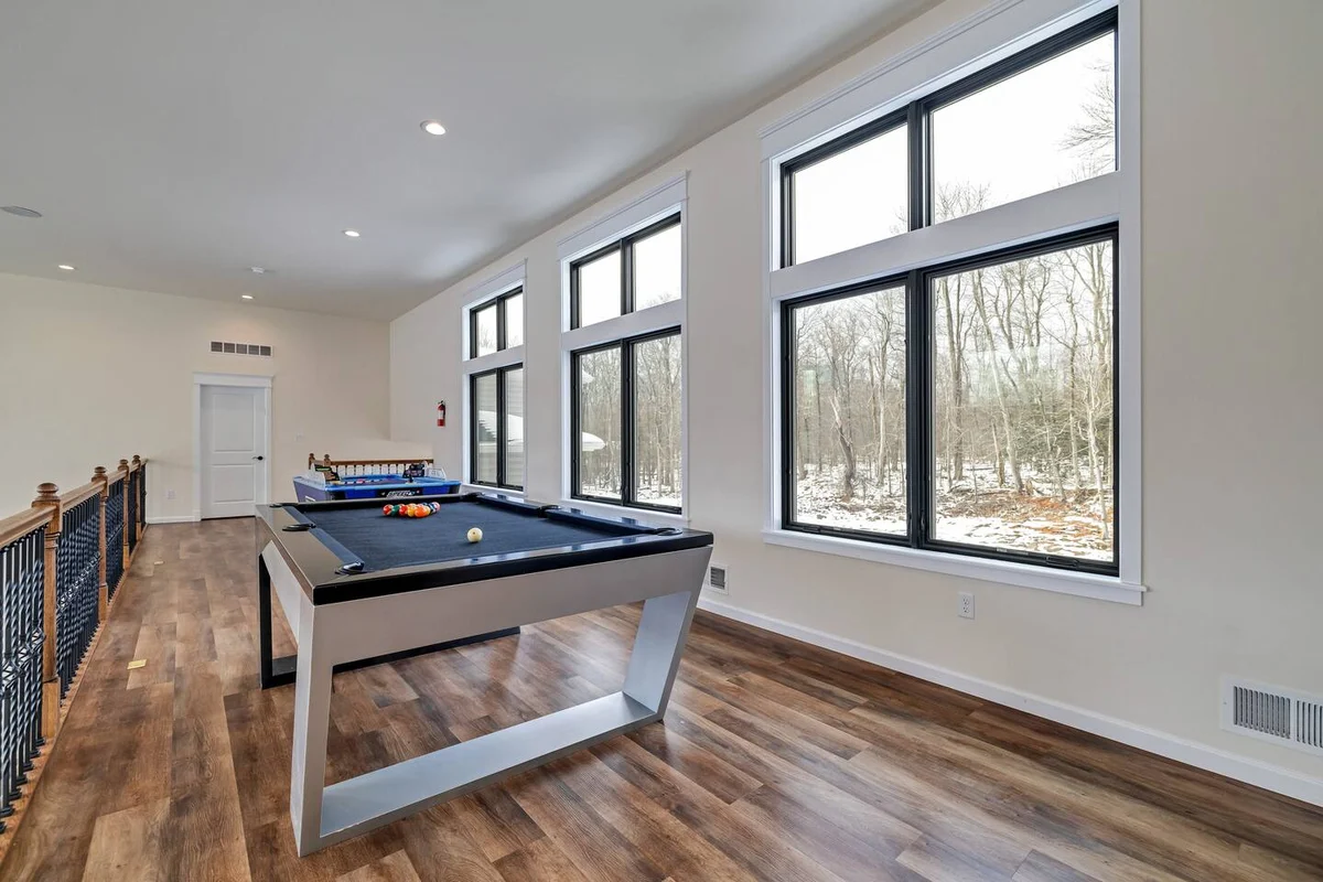 Home in Coolbaugh Township property photo 3