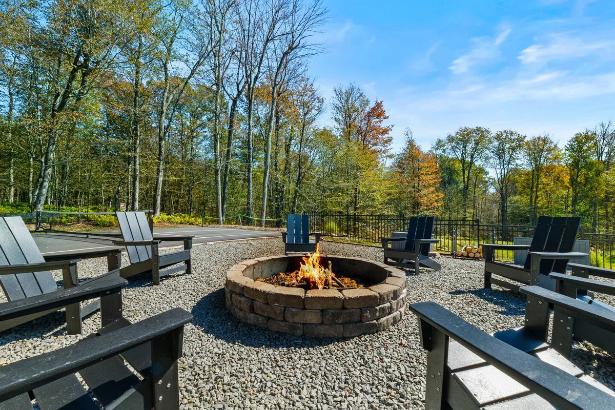 Home in Coolbaugh Township property photo 3