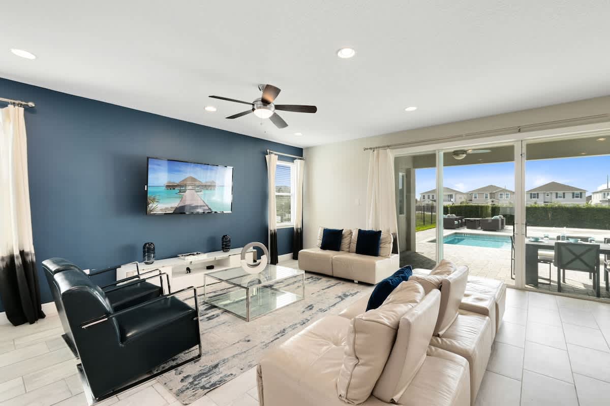 Home in Kissimmee property photo 2