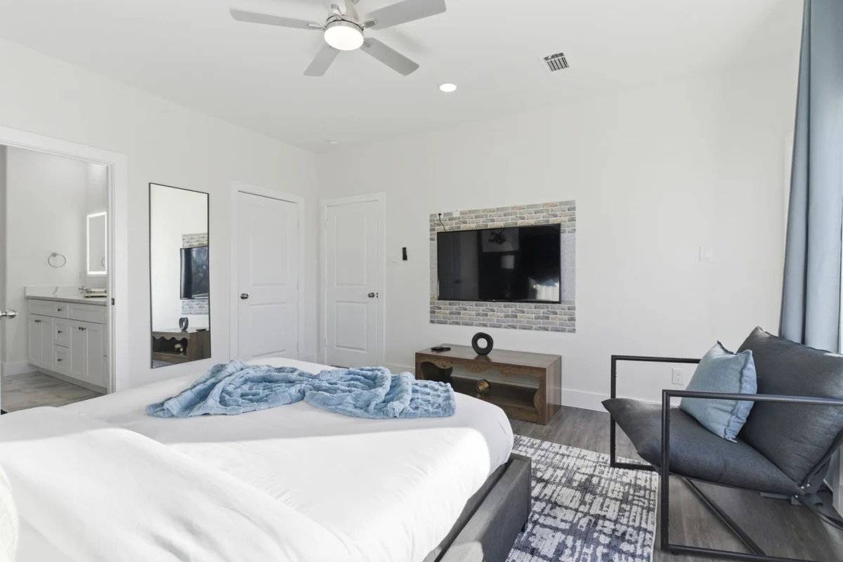 Luxury 3BR w/ Patio + Garage, Near NRG, Med Center #102