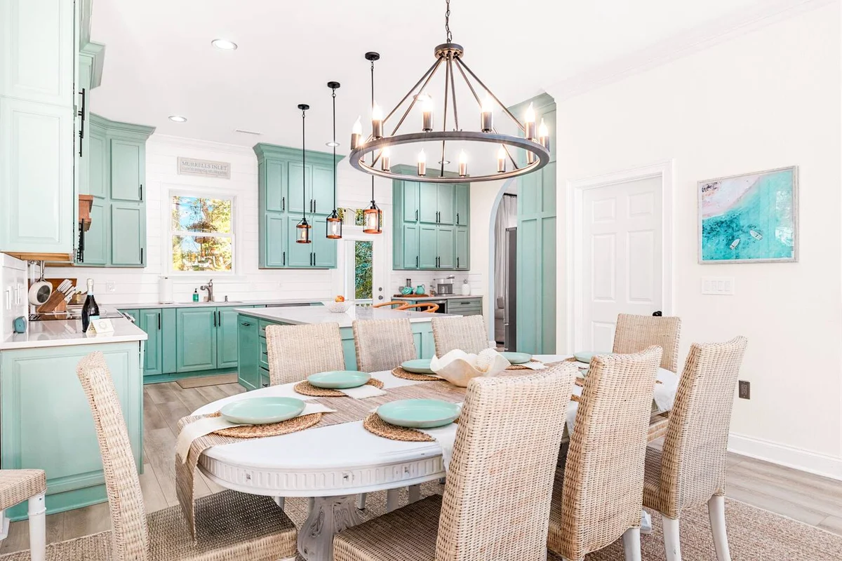 Pura Vida Villa Luxe Coastal Retreat + Heated Pool