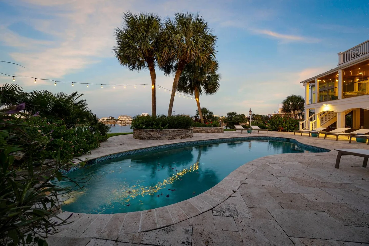 Pop-a-Cork: Waterfront Retreat in Gated Community #24