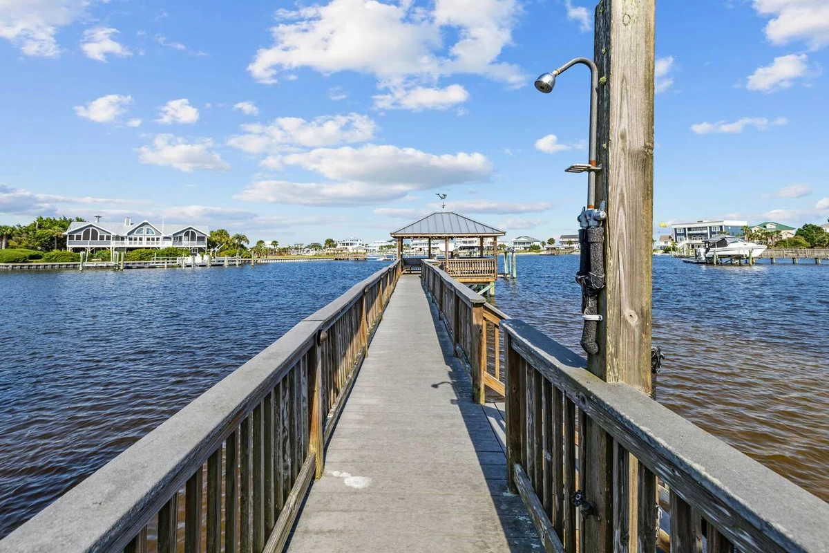 Pop-a-Cork: Waterfront Retreat in Gated Community #42
