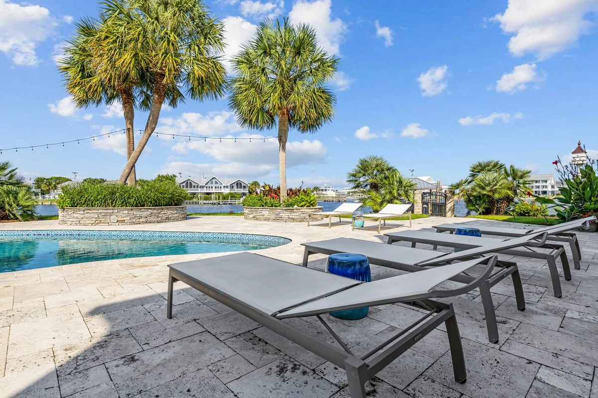Pop-a-Cork: Waterfront Retreat in Gated Community #48