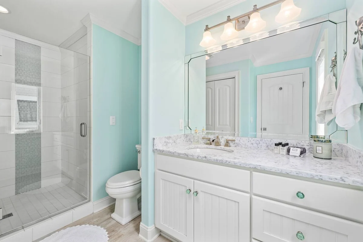 Pop-a-Cork: Waterfront Retreat in Gated Community #58