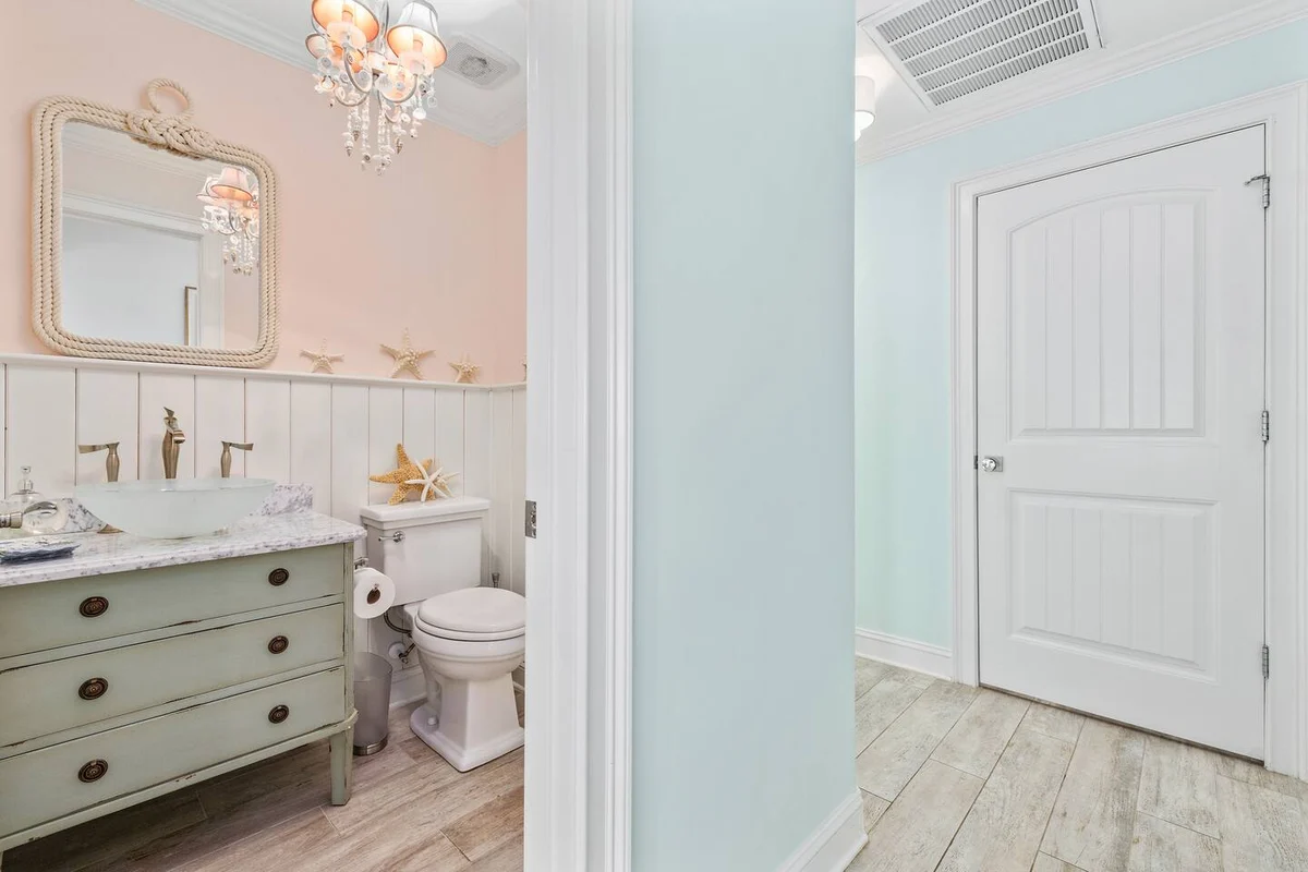 Pop-a-Cork: Waterfront Retreat in Gated Community #69