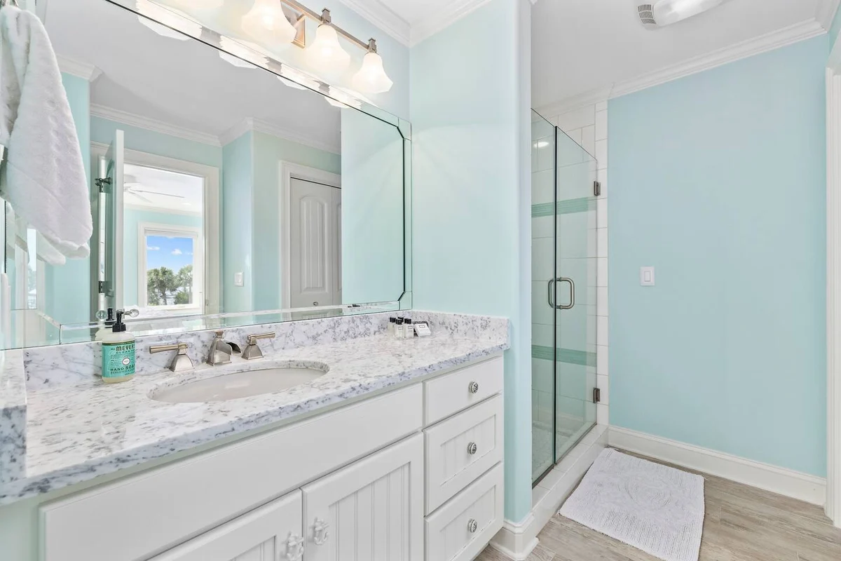 Pop-a-Cork: Waterfront Retreat in Gated Community #72