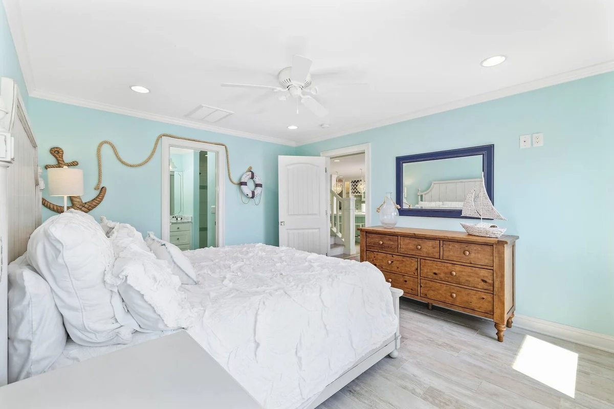Pop-a-Cork: Waterfront Retreat in Gated Community #73