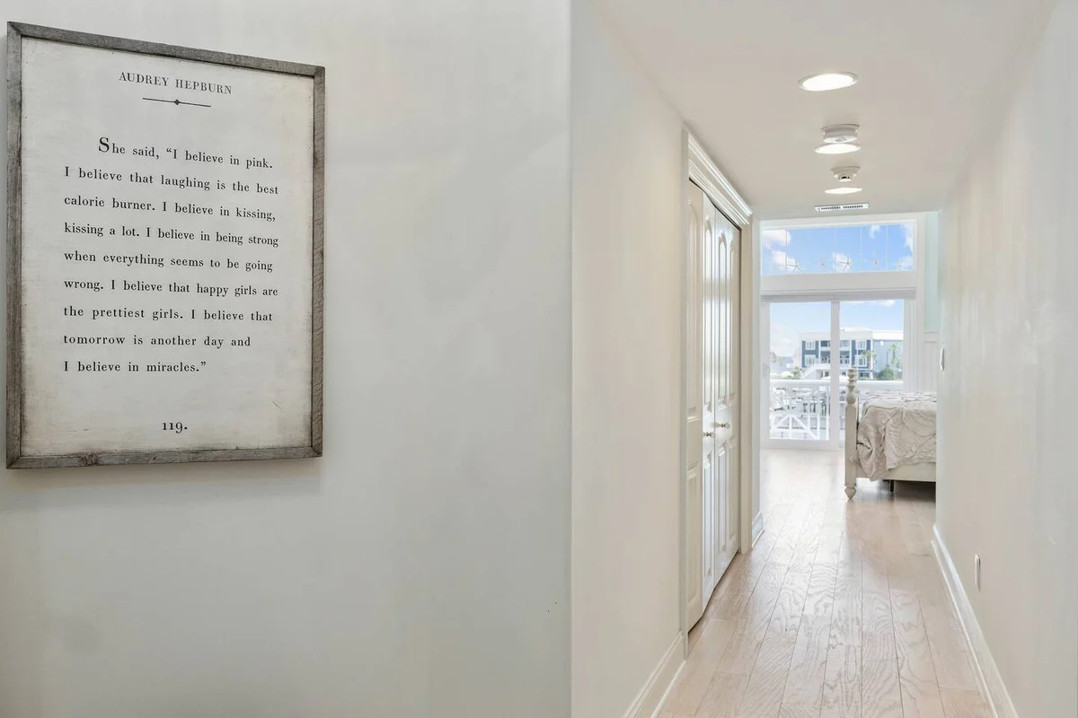 Pop-a-Cork: Waterfront Retreat in Gated Community #75