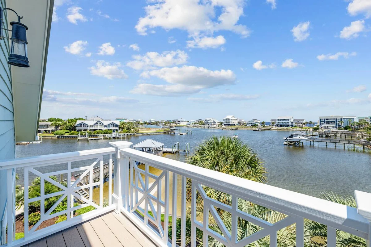 Pop-a-Cork: Waterfront Retreat in Gated Community #79