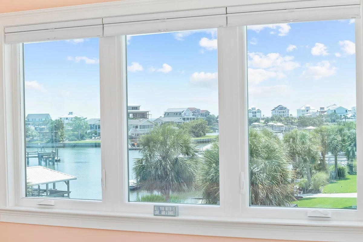 Pop-a-Cork: Waterfront Retreat in Gated Community #82