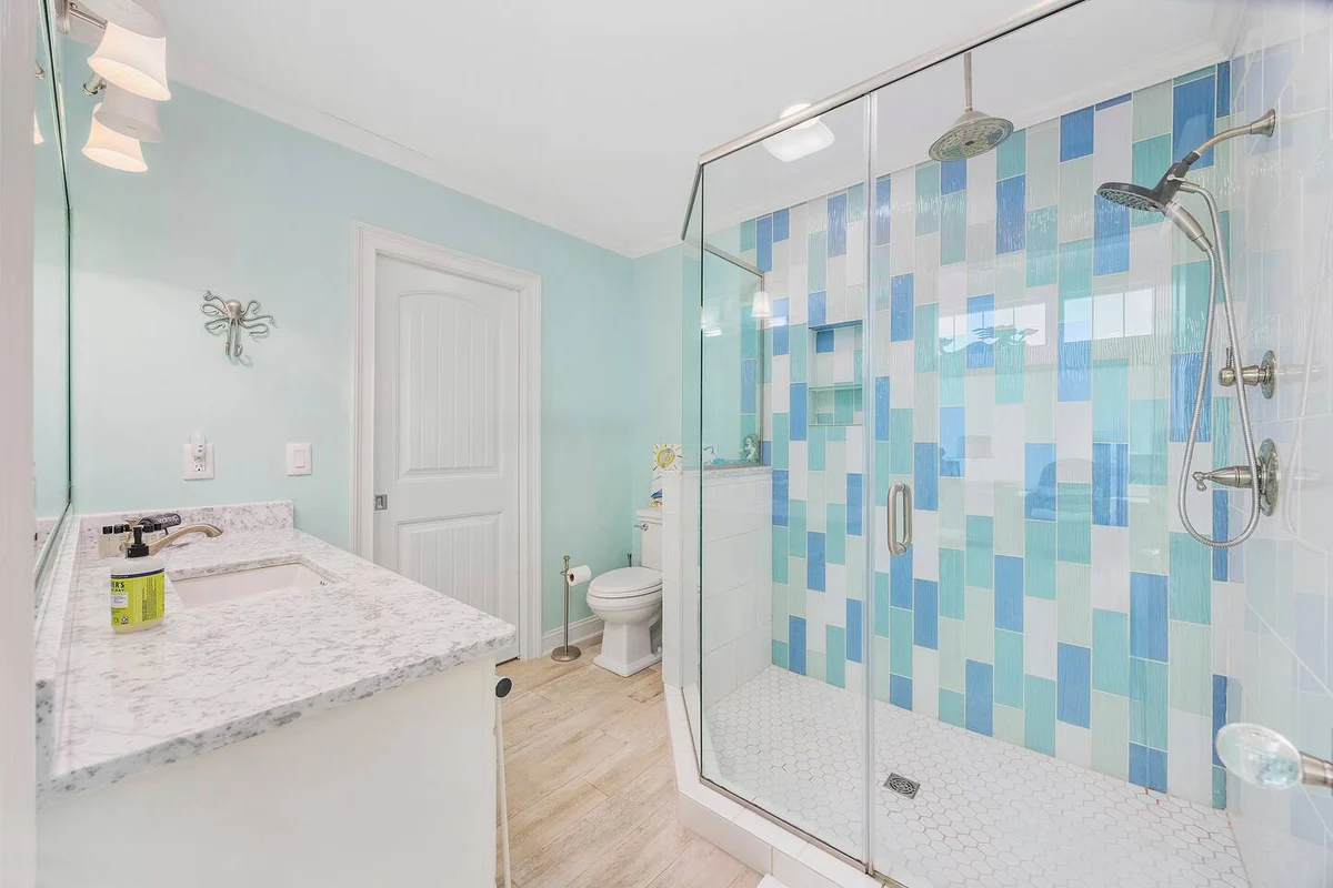 Pop-a-Cork: Waterfront Retreat in Gated Community #84