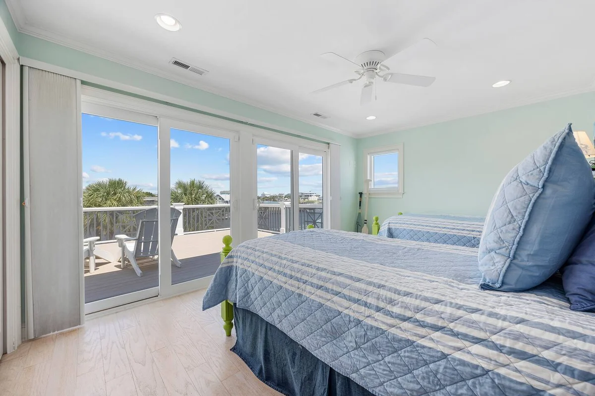 Pop-a-Cork: Waterfront Retreat in Gated Community #92