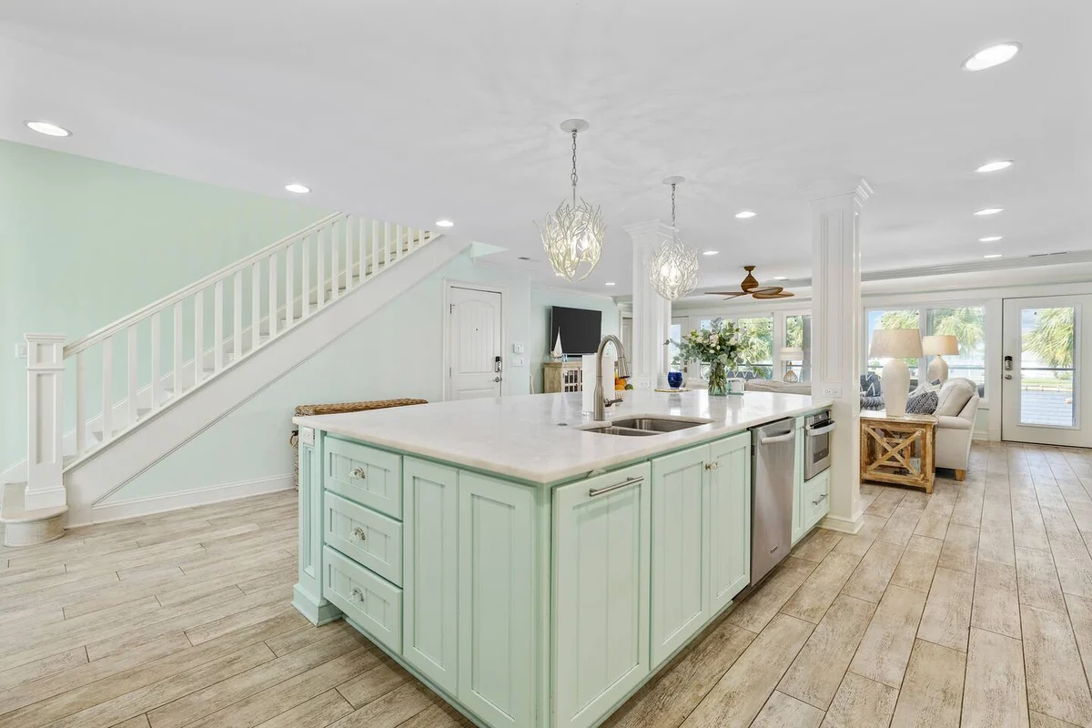 Pop-a-Cork: Waterfront Retreat in Gated Community #97