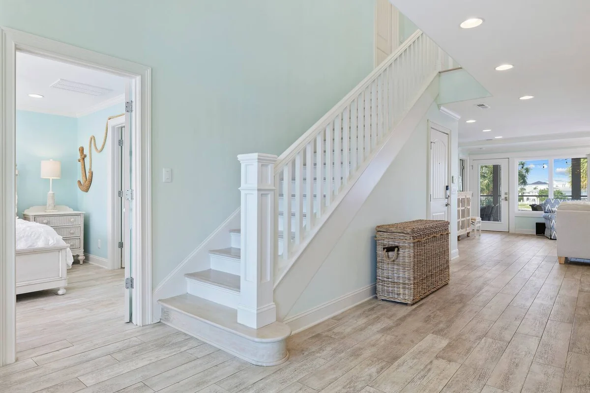Pop-a-Cork: Waterfront Retreat in Gated Community #102