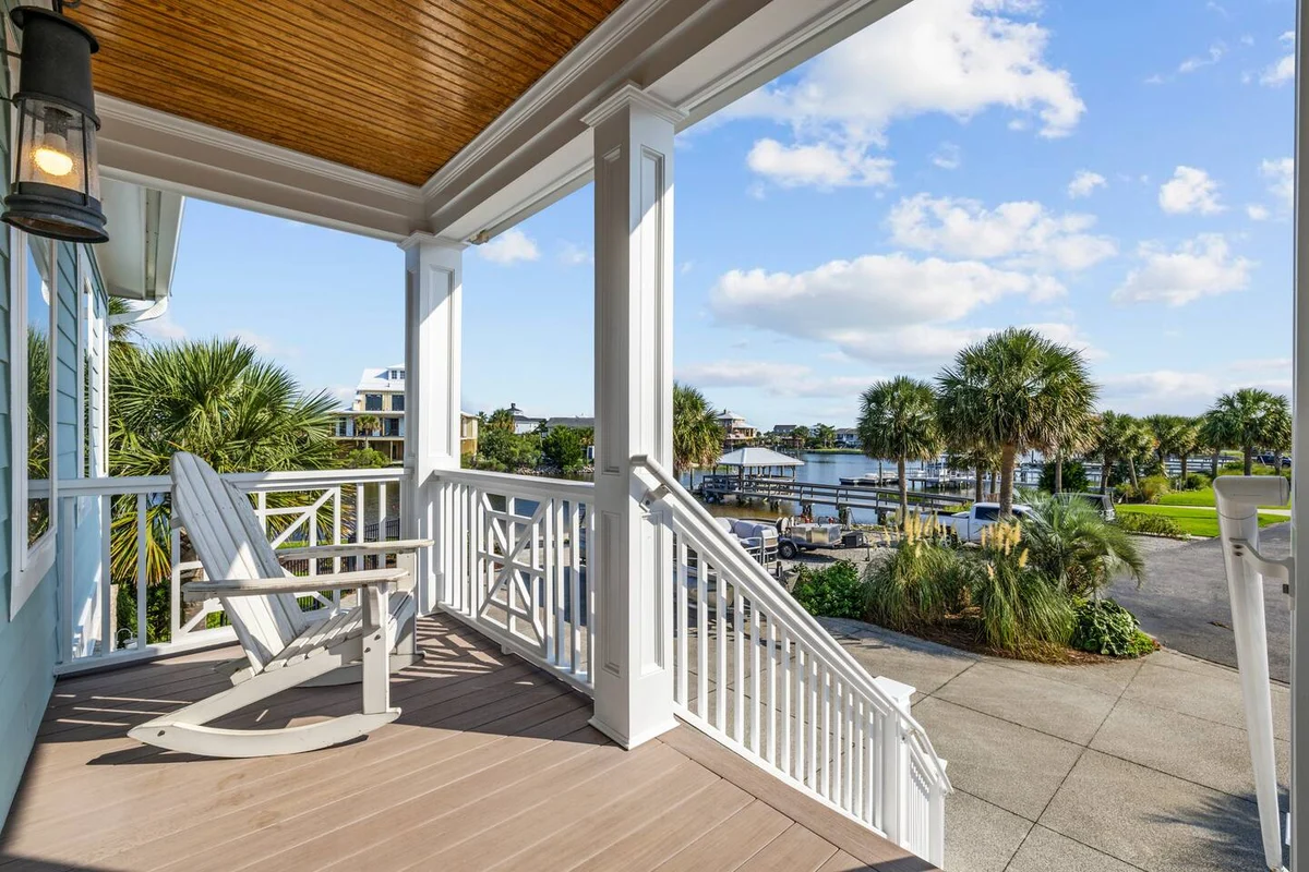 Pop-a-Cork: Waterfront Retreat in Gated Community #107