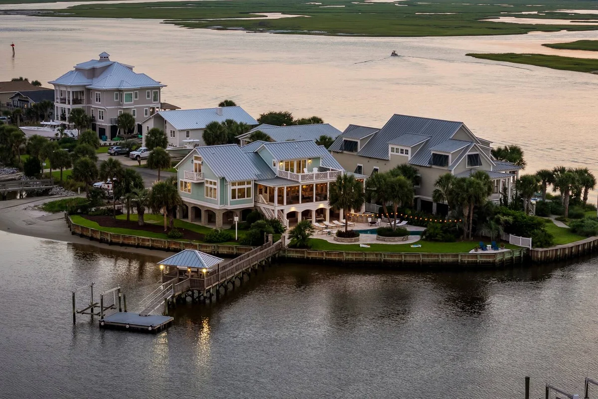 Pop-a-Cork: Waterfront Retreat in Gated Community #108