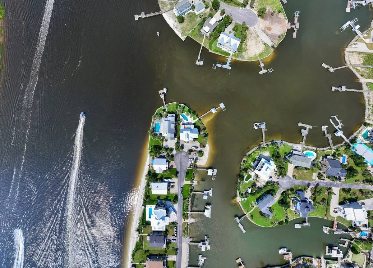 Pop-a-Cork: Waterfront Retreat in Gated Community #115