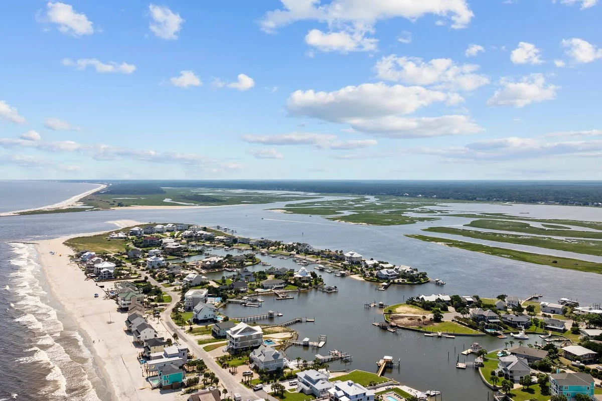 Pop-a-Cork: Waterfront Retreat in Gated Community #118