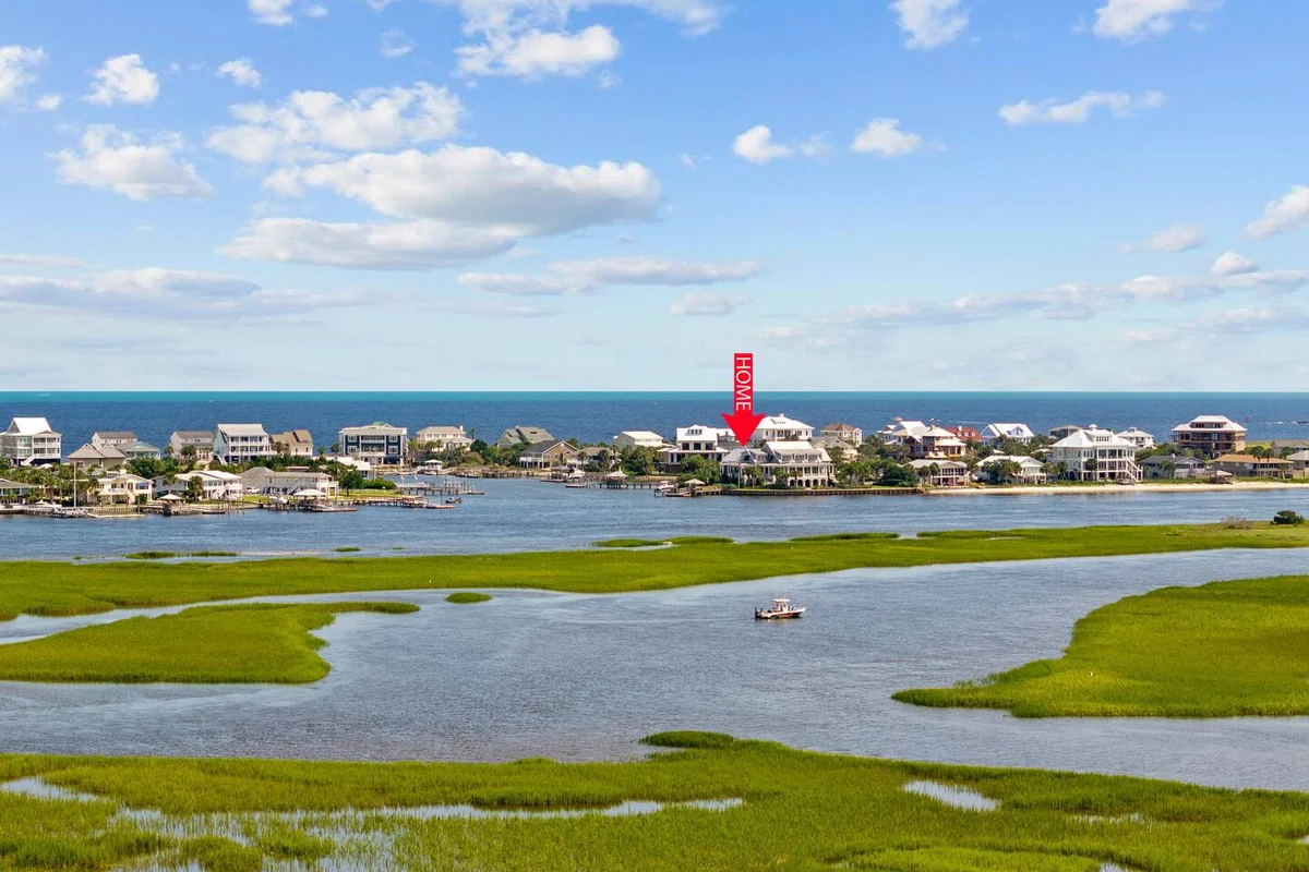 Pop-a-Cork: Waterfront Retreat in Gated Community #124
