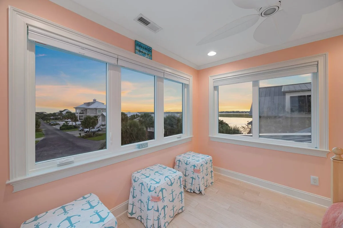 Pop-a-Cork: Waterfront Retreat in Gated Community #215