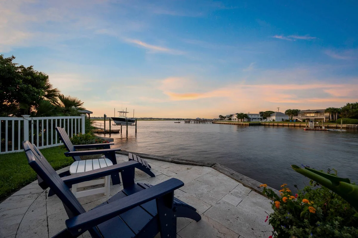 Pop-a-Cork: Waterfront Retreat in Gated Community #158
