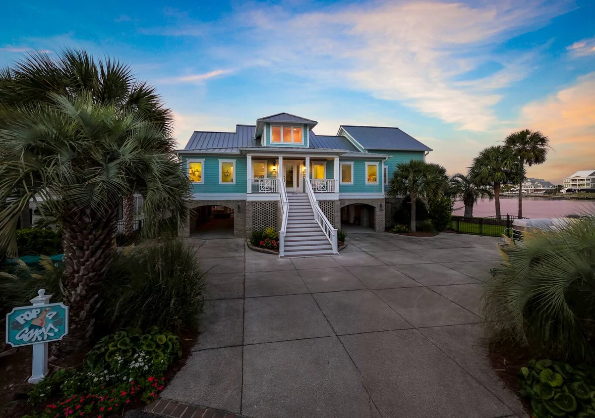 Pop-a-Cork: Waterfront Retreat in Gated Community #175