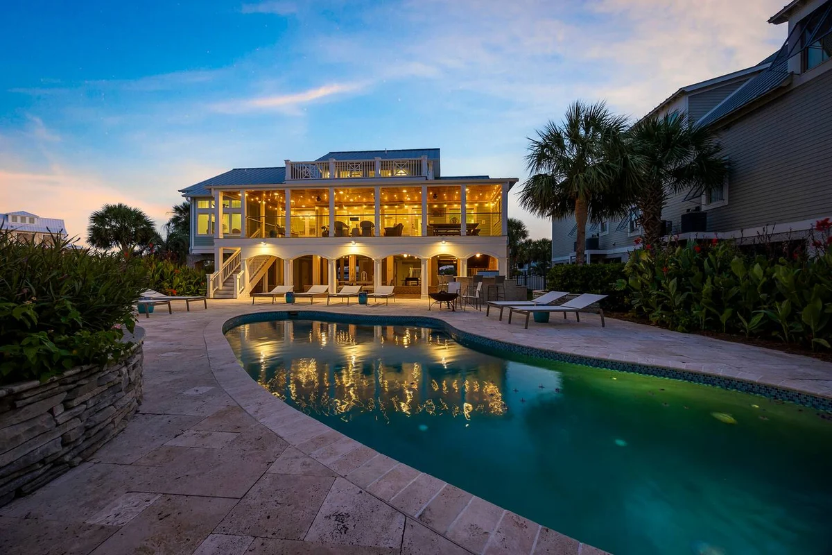 Pop-a-Cork: Waterfront Retreat in Gated Community #243