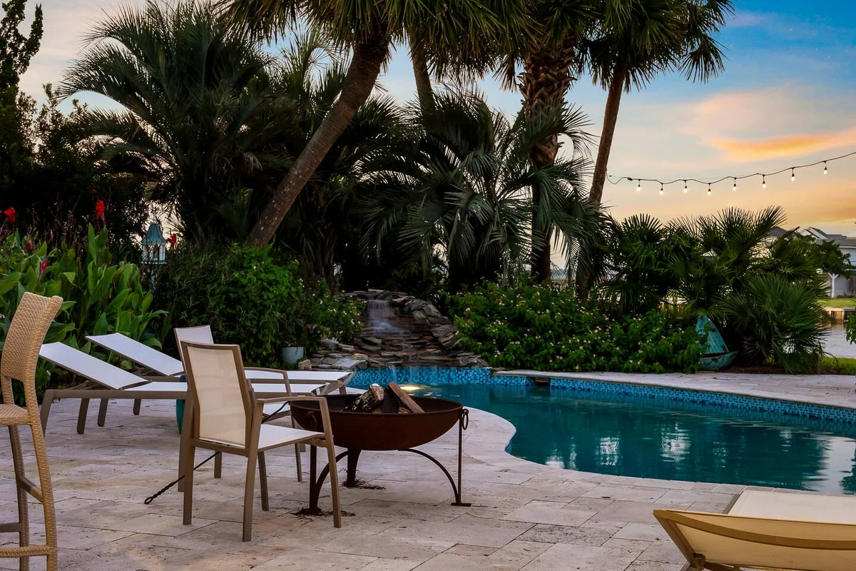 Pop-a-Cork: Waterfront Retreat in Gated Community #193