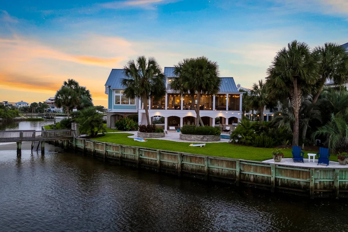 Pop-a-Cork: Waterfront Retreat in Gated Community #225