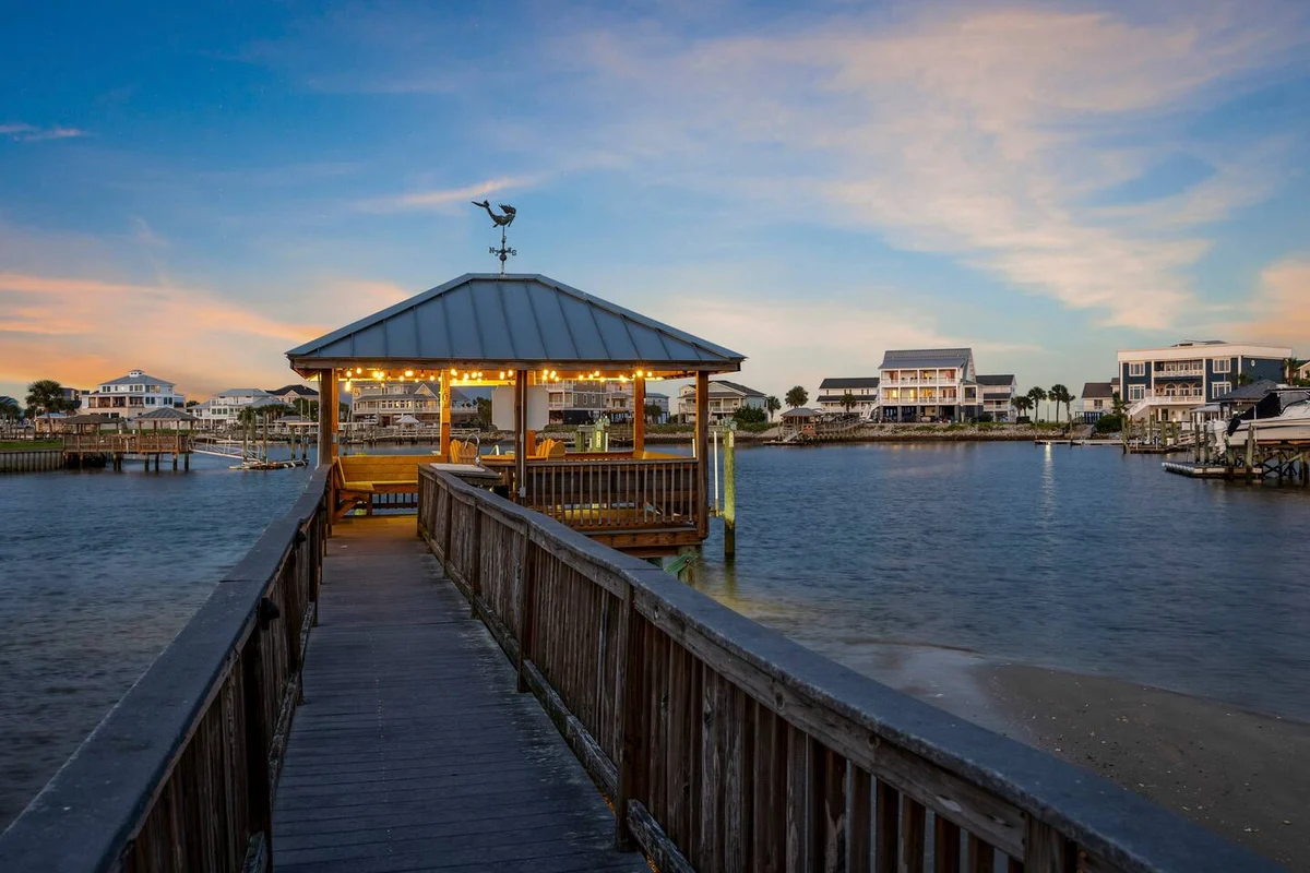 Pop-a-Cork: Waterfront Retreat in Gated Community #201