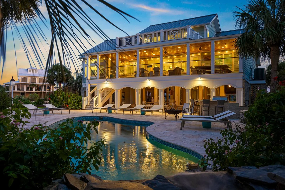 Pop-a-Cork: Waterfront Retreat in Gated Community #141
