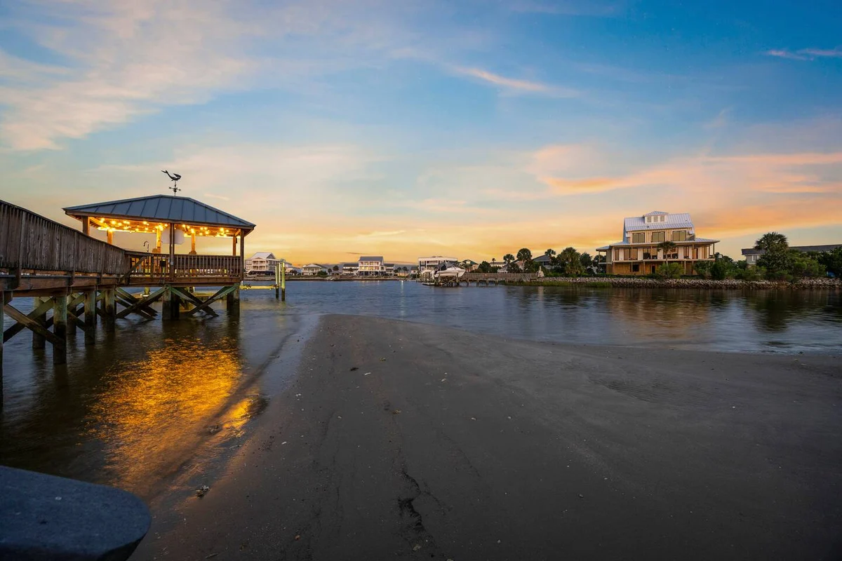 Pop-a-Cork: Waterfront Retreat in Gated Community #183