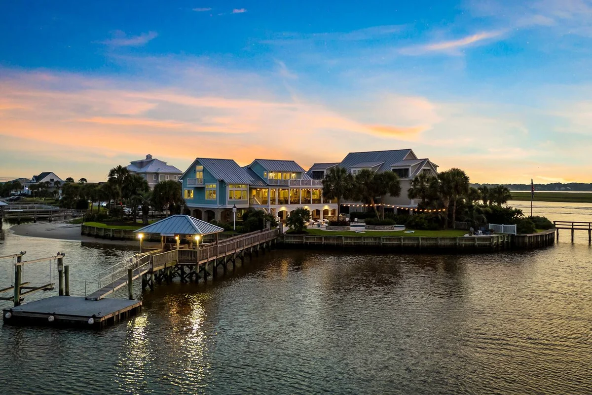 Pop-a-Cork: Waterfront Retreat in Gated Community #157