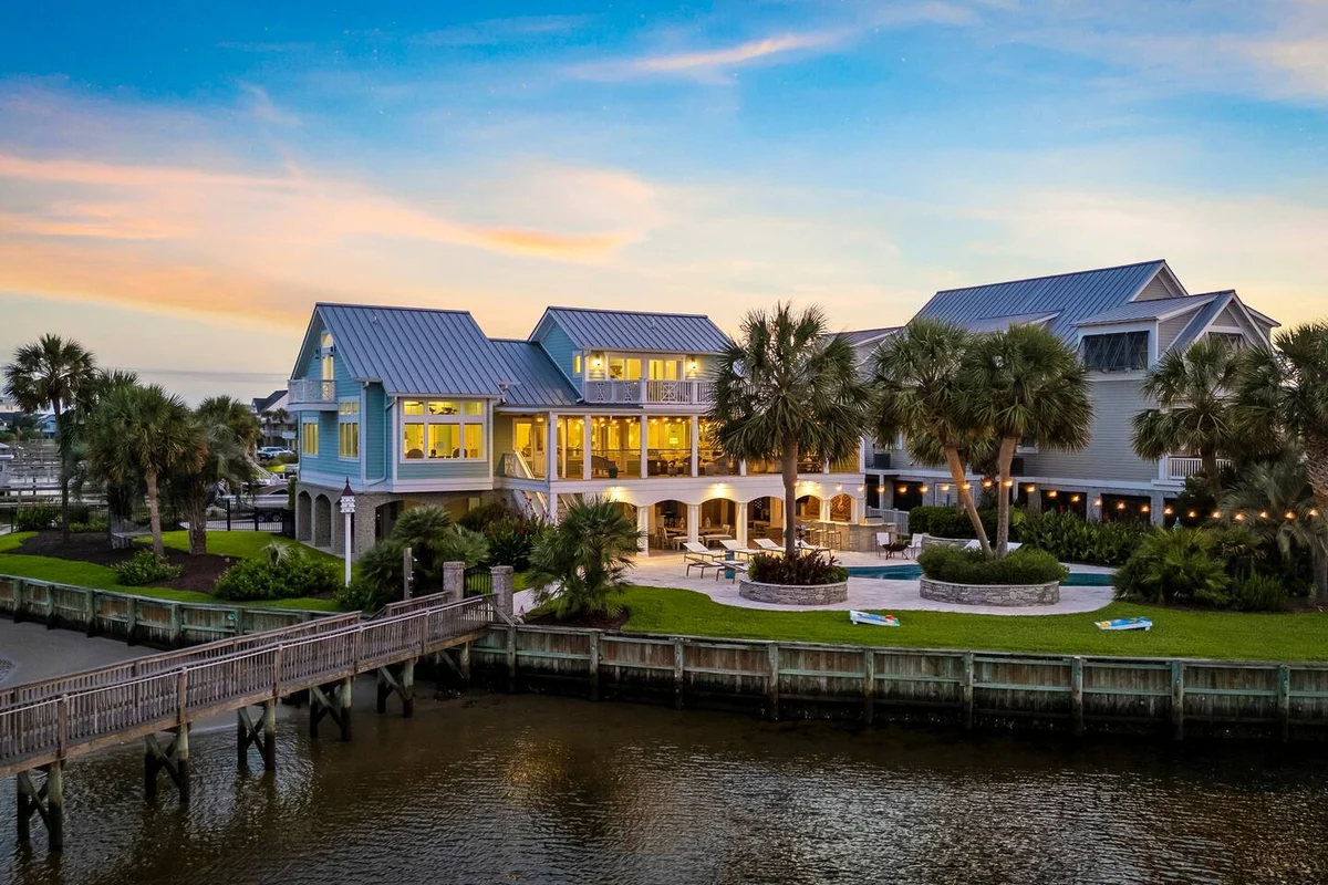 Pop-a-Cork: Waterfront Retreat in Gated Community #140