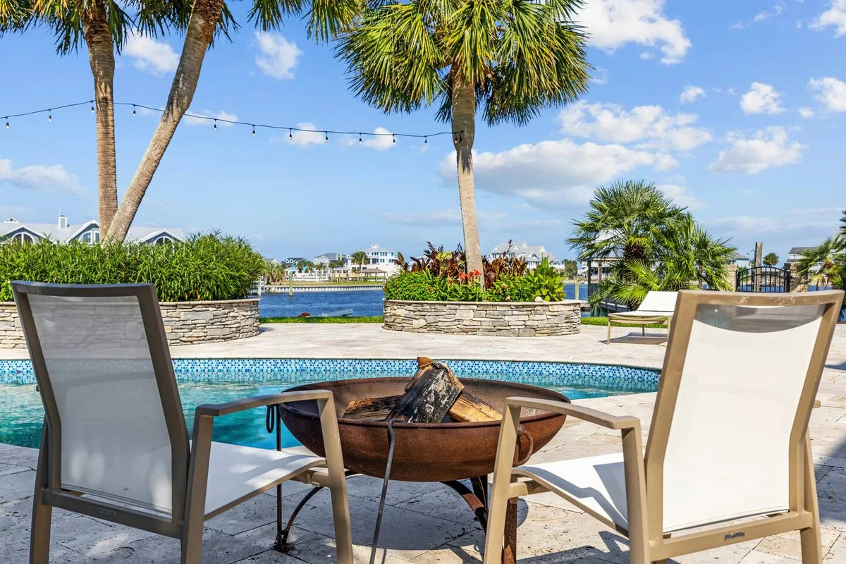 Pop-a-Cork: Waterfront Retreat in Gated Community #256