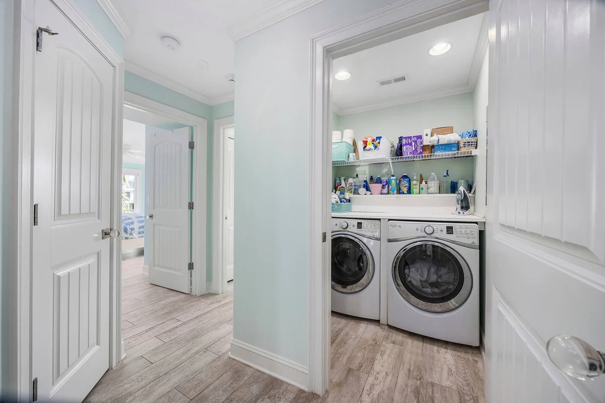Pop-a-Cork: Waterfront Retreat in Gated Community #250