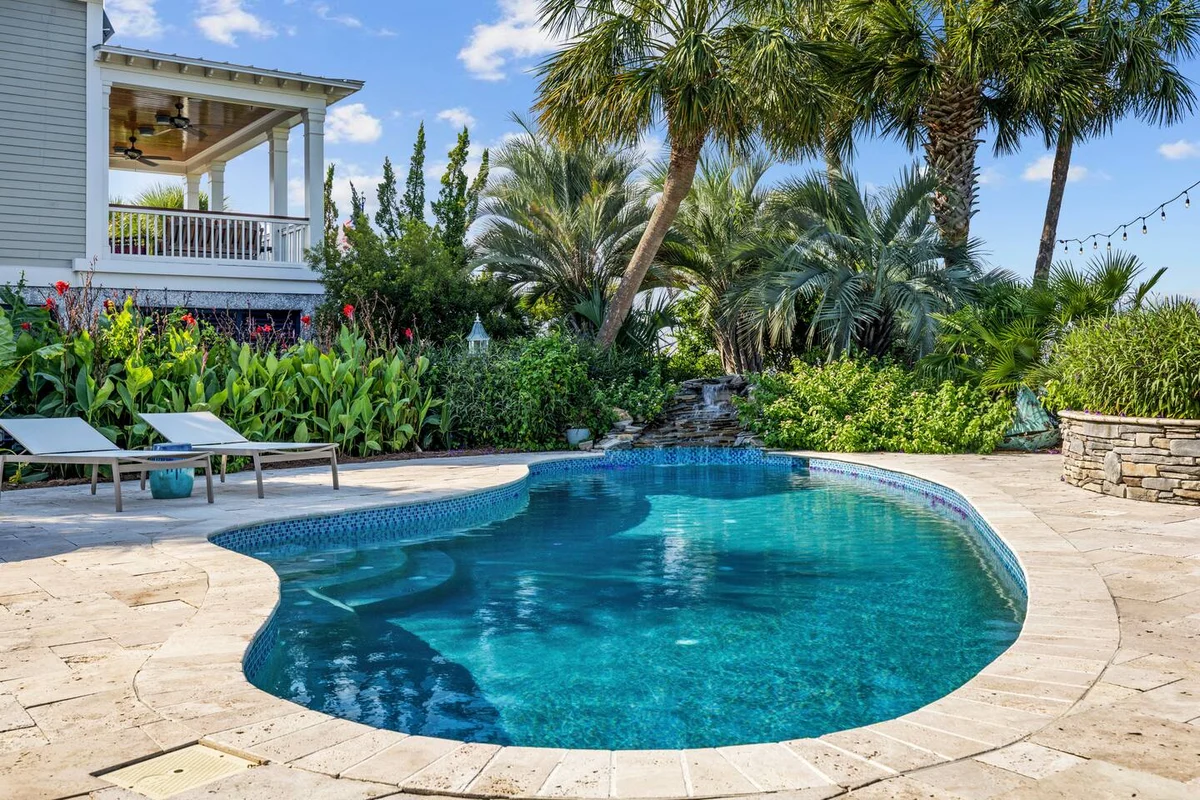Pop-a-Cork: Waterfront Retreat in Gated Community #204
