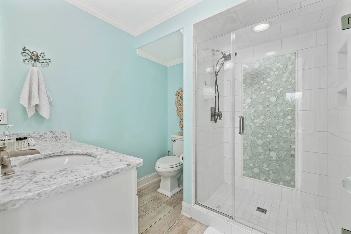 Pop-a-Cork: Waterfront Retreat in Gated Community #253