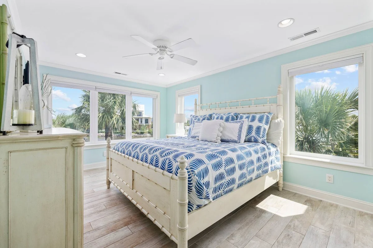 Pop-a-Cork: Waterfront Retreat in Gated Community #160