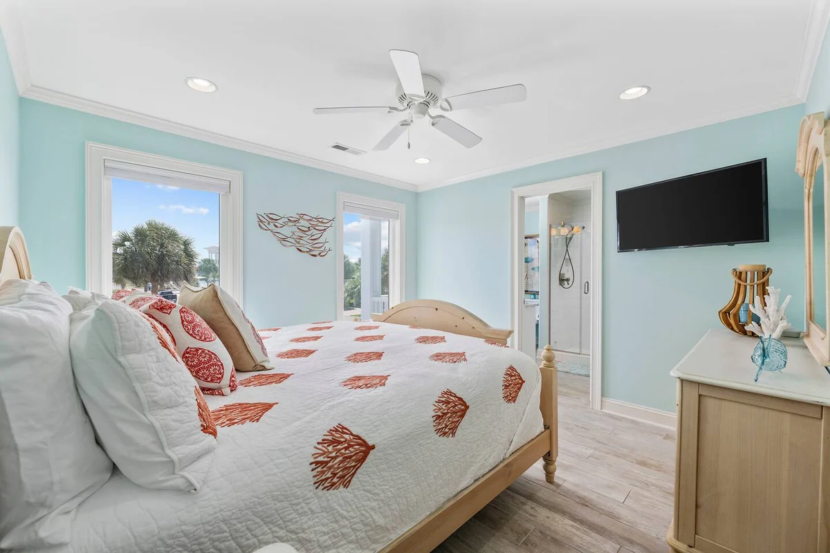 Pop-a-Cork: Waterfront Retreat in Gated Community #172