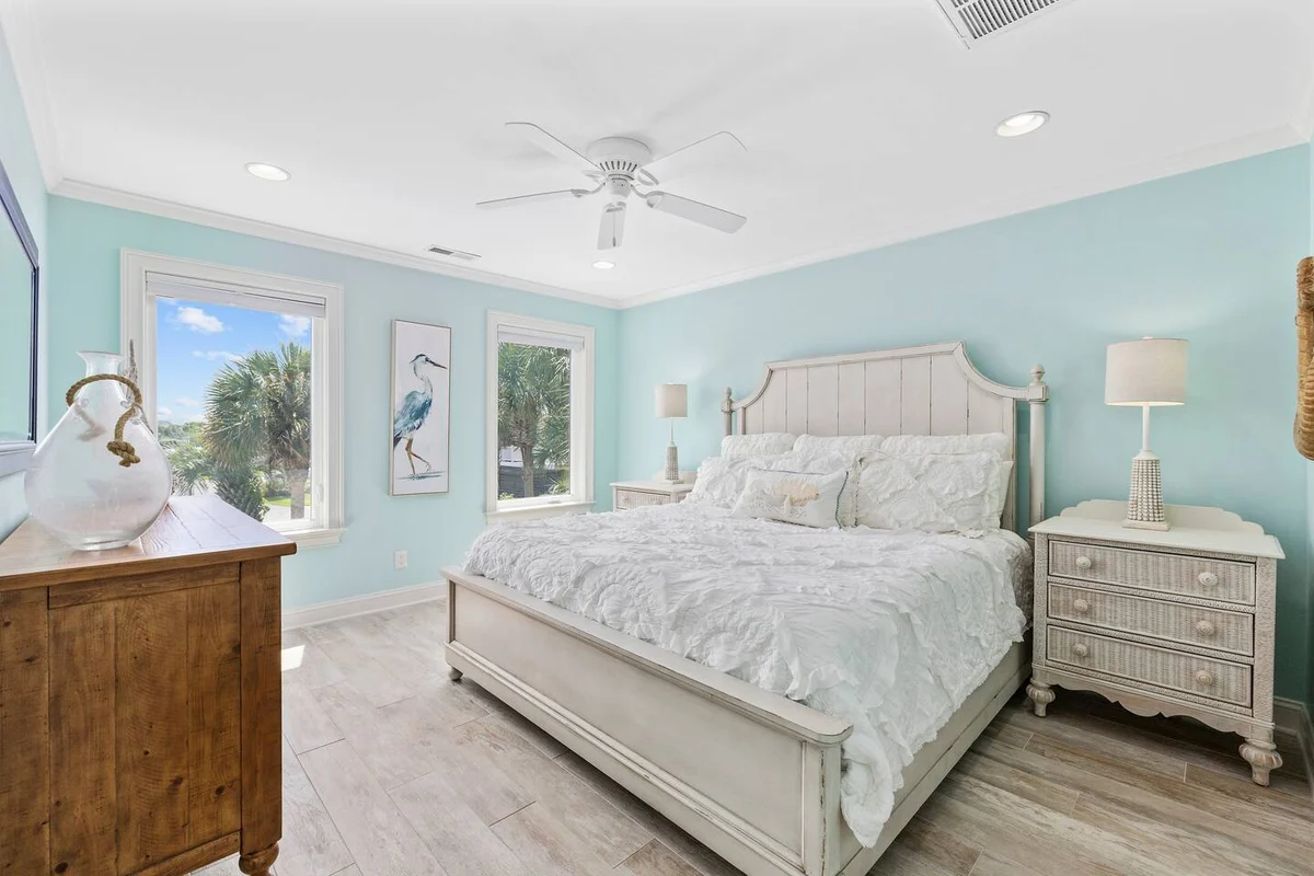 Pop-a-Cork: Waterfront Retreat in Gated Community #210