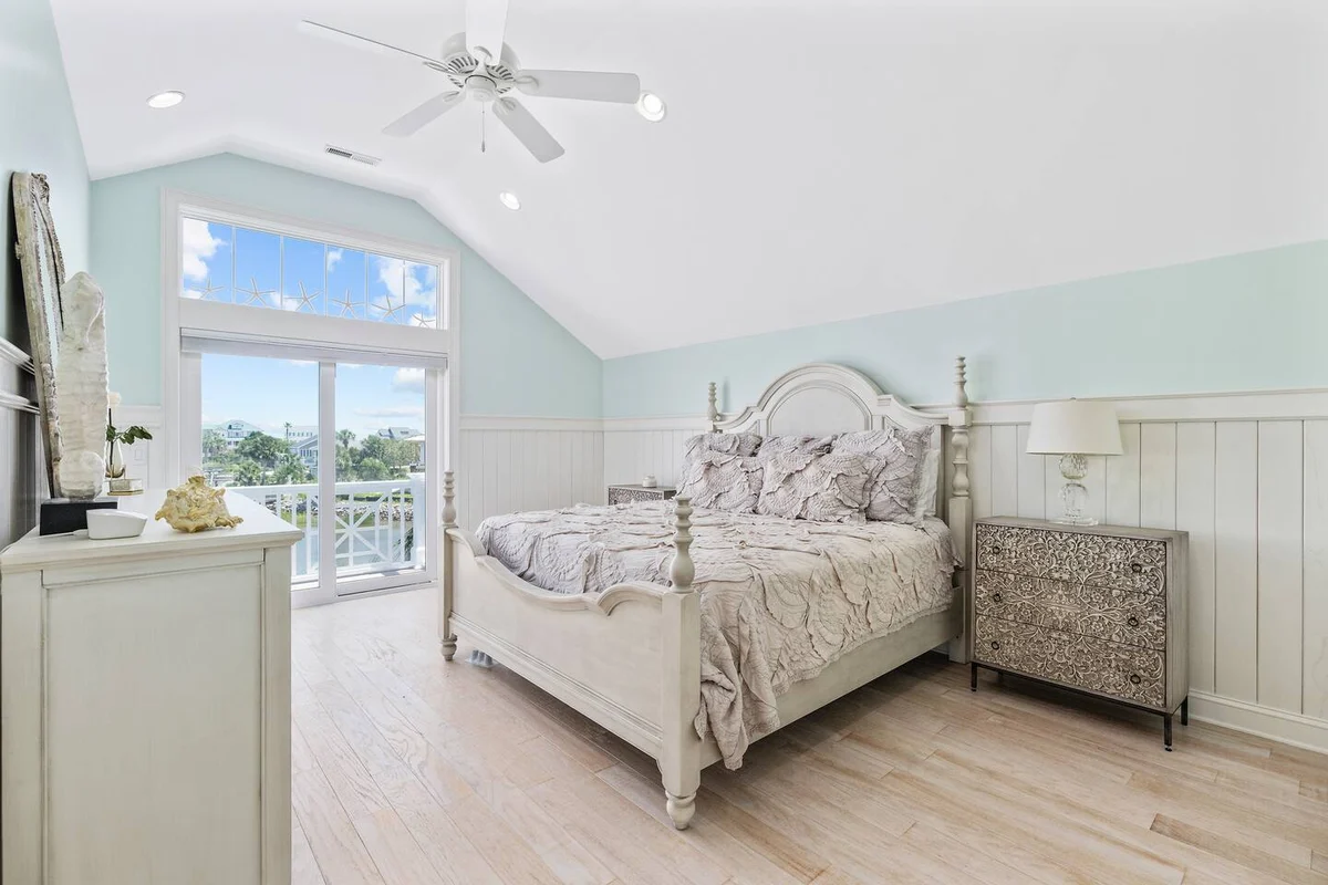 Pop-a-Cork: Waterfront Retreat in Gated Community #176
