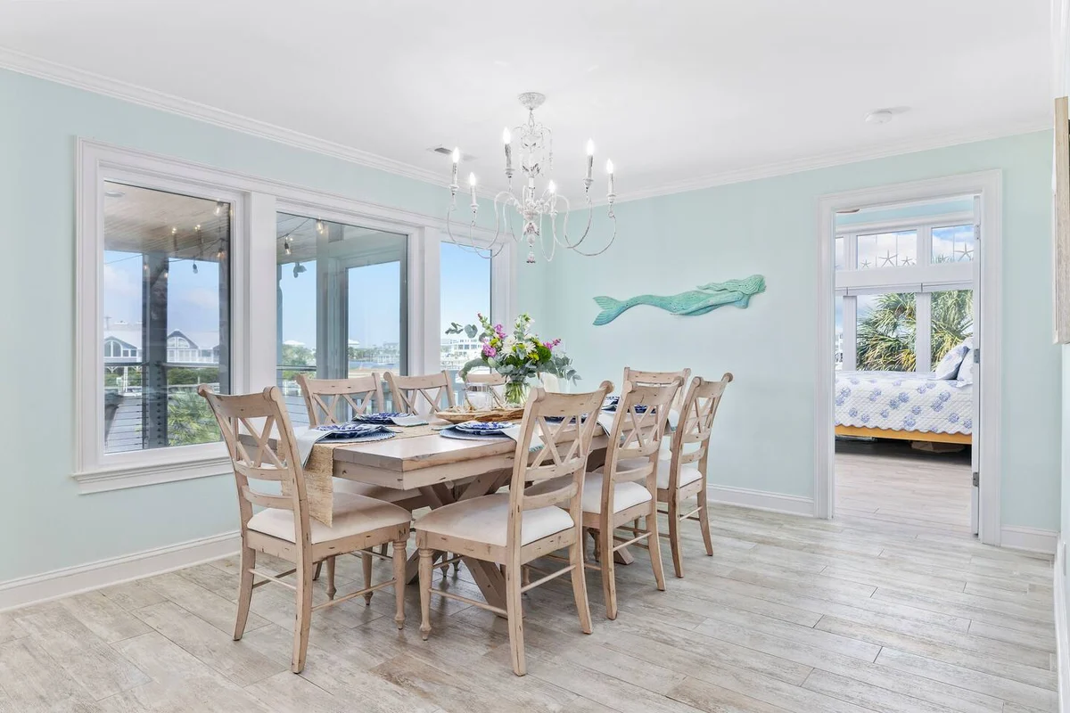 Pop-a-Cork: Waterfront Retreat in Gated Community #170