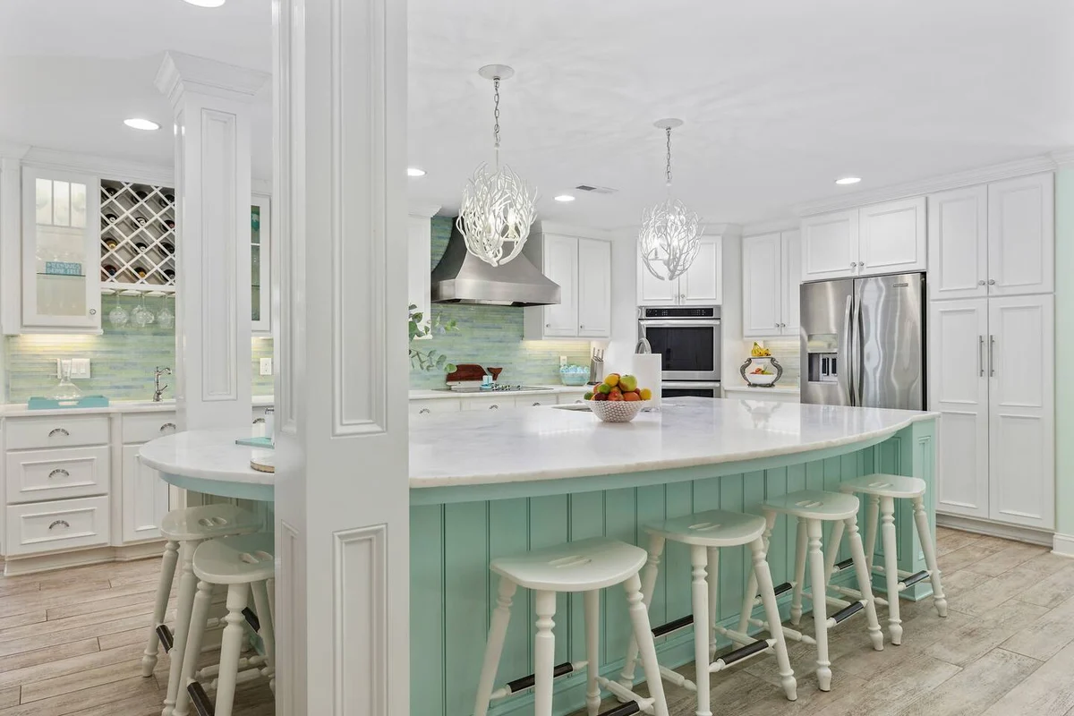 Pop-a-Cork: Waterfront Retreat in Gated Community #163