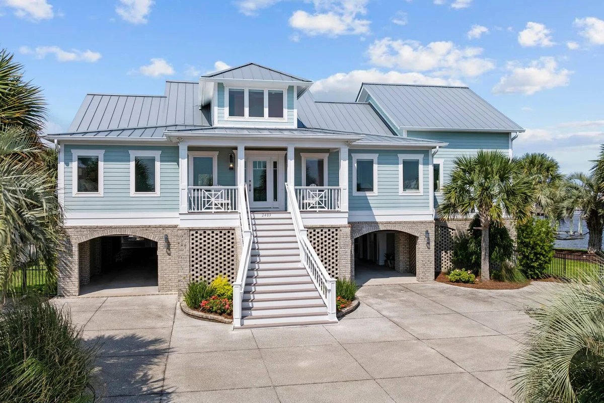 Pop-a-Cork: Waterfront Retreat in Gated Community #192