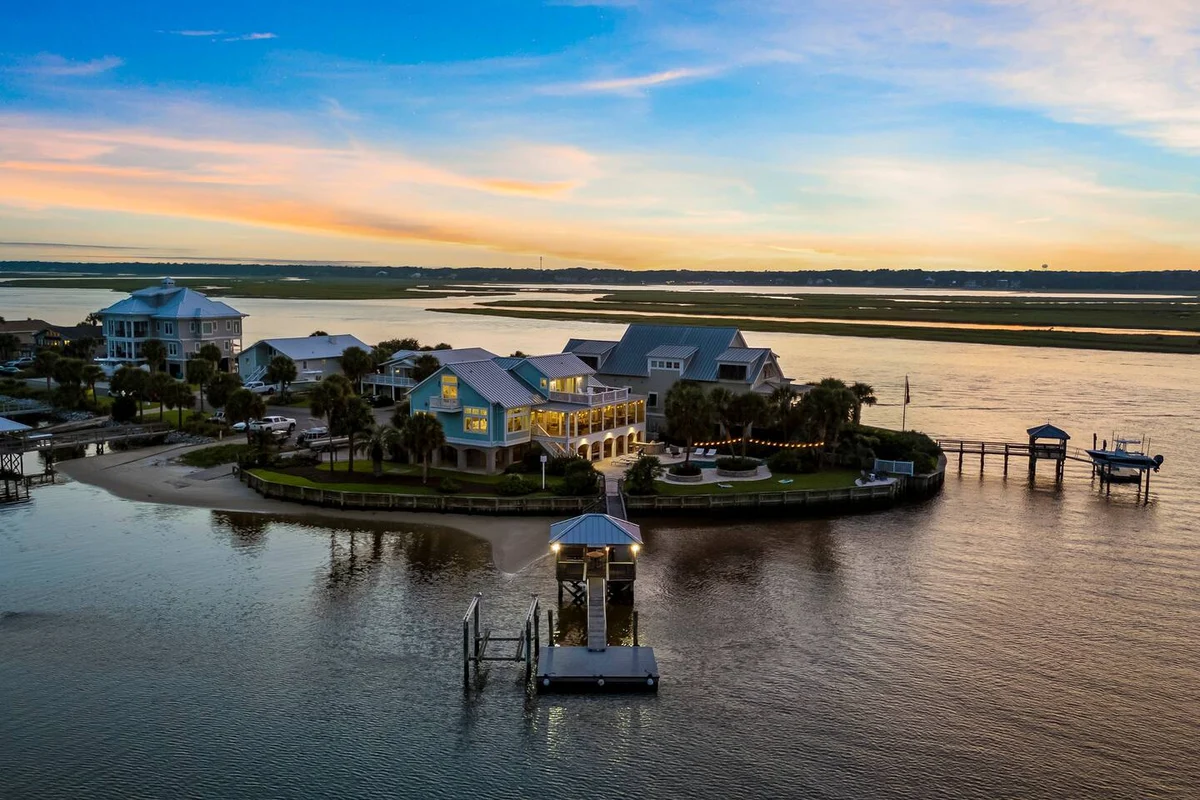 Pop-a-Cork: Waterfront Retreat in Gated Community #249